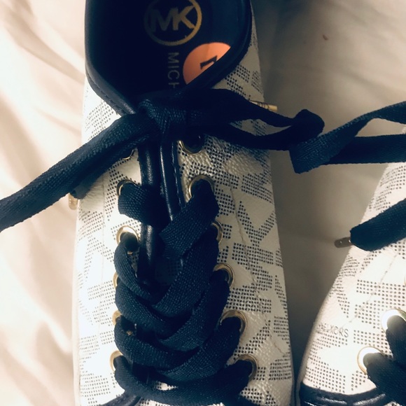 MK Shoes Only Fanny Pack Sold Separate - Picture 2 of 4